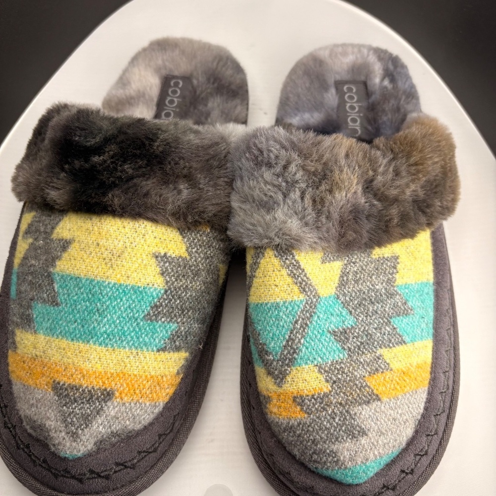 Cobian Women's Cheyenne Mules Faux Fur Textile Upper Size 9